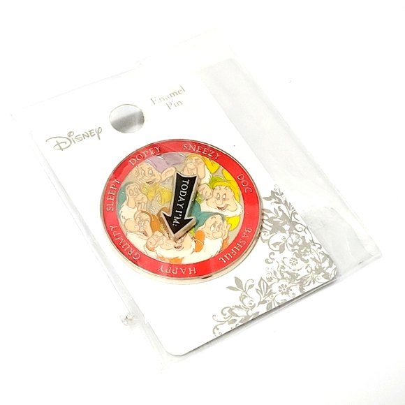 LOUNGEFLY X DISNEY SNOW WHITE AND THE SEVEN DWARFS SPINNER ENAMEL PIN - Picture 1 of 2